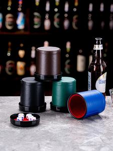 <span class=keywords><strong>ลูกเต๋า</strong></span>ตะแกรง<span class=keywords><strong>ทรง</strong></span><span class=keywords><strong>กระบอก</strong></span>พร้อมฐานวัสดุ PU ดีไซน์เรียบทนทานสำหรับเกมปาร์ตี้ชุด10ชิ้นส่งฟรี6<span class=keywords><strong>ลูกเต๋า</strong></span> - Product Image 5