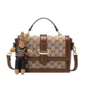 حقيبة كتف نسائية صغيرة بتصميم عصري على الطراز الكوري مع سلسلة وسحاب، متعددة الاستخدامات ومصنوعة من البوليستر - Product Image 5