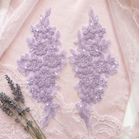 Applique brodée à la main colorée avec perles et fleurs 3D en sequins sur tissu maillé pour robe de mariée ou de soirée