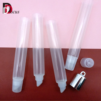 Tube de brillant à lèvres vide personnalisé Récipients cosmétiques en plastique souple Bouchon à vis Conception mignonne pour les soins de la peau Application de brillant