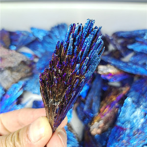 Commercio all'ingrosso placcato naturale ruvido grappoli di cristallo di piume di pavone di Aura <span class=keywords><strong>tormalina</strong></span> <span class=keywords><strong>nera</strong></span> per la vendita - Product Image 1