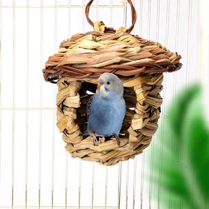 Nido de pájaros de paja, resistente a la intemperie, fácil de instalar; ideal para aves salvajes y que promueve la biodiversidad. - Product Image 1