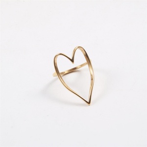 Anillo de Acero Inoxidable Chapado en Oro con Forma de Corazón Hueco Grande, Joyería de Moda para Mujer - Product Image 6