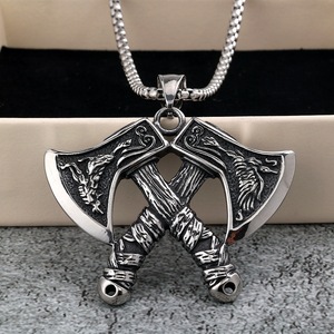 Yunnique - Colgante de doble hacha vikinga de acero inoxidable para hombre, estilo nórdico retro, regalo para fiestas, joyería de moda - Product Image 3