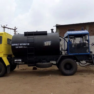 Pulverizador de betún montado en camión con sistema de pulverización uniforme para proyectos de pavimentación de carreteras - Product Image 1