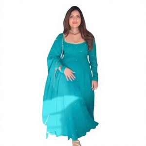 Ensemble trois pièces élégant en Georgette avec broderie miroir artisanale, rembourré, orné de Latkan, réversible, extensible, infroissable et à séchage rapide, idéal pour les fêtes - Product Image 1