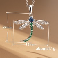 Huitan serie Animal moda libélula en forma de cadena colgante de latón Pave Zirconia Rhinestone Color plata colgante collar