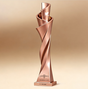 Trofeo <span class=keywords><strong>de</strong></span> Resina Chapado en Oro Personalizado, Trofeo <span class=keywords><strong>de</strong></span> Honor para Empleados Destacados, Trofeo <span class=keywords><strong>de</strong></span> Gloría Dorada Giratoria - Product Image 4