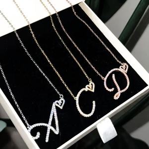 Venta al por mayor de joyería de moda personalizada para mujer Micro pavimentado CZ corazón alfabeto cursiva escritura 26 <span class=keywords><strong>letra</strong></span> inicial nombre collar - Product Image 6