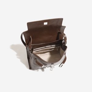Nuevo Bolso Bandolera de Gran Capacidad con Cierre de Cremallera en PU Estilo Letra, Color Marrón Castaño, Versátil para Llevar al Hombro, Otoño/Invierno - Product Image 3