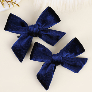 2 pinces à cheveux en velours uni douces et unisexes pour femmes et filles - Product Image 3