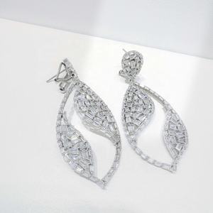Boucles d'oreilles pendantes grandes en argent 925 plaqué or, motif aile de papillon, zircon violet, perle, pour femme, idéales pour mariage ou soirée, prix usine - Product Image 1