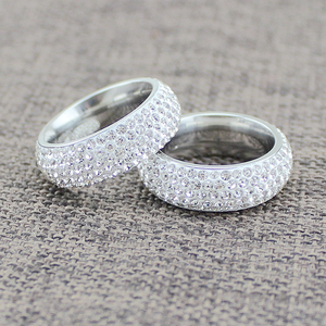 Anel de Aço Inoxidável Curvado com Cinco Fileiras de Diamantes, Anel de Casal Fashion com Diamantes - Product Image 4