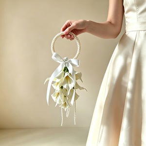 Bouquet da sposa a cascata con calla in poliuretano e perle artificiali, fiori da matrimonio a mano, per San Valentino - Product Image 1