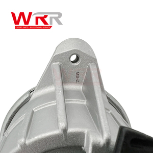 2042404317 2042400617 ยางรองแท่นเครื่องสำหรับรถเบนซ์ W204 X204 GLK300 C300 ยางรองแท่นเครื่องด้านหน้าที่เชื่อถือได้ ช่วยลดแรงสั่นสะเทือน - Product Image 6