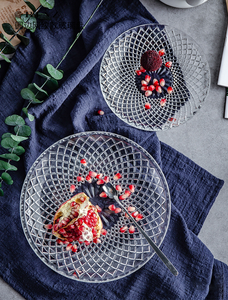 أطباق زجاجية الأكثر مبيعاً دائرية شفافة للحلويات قابلة لإعادة الاستخدام بنقوش بارزة من الكريستال لتقديم الفواكه والطعام - Product Image 6