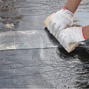 Rollo <span class=keywords><strong>para</strong></span> <span class=keywords><strong>techos</strong></span> de betún modificado polímero impermeabilizante bituminoso autoadhesivo reactivo de alta resistencia de la mejor calidad del fabricante - Product Image 1