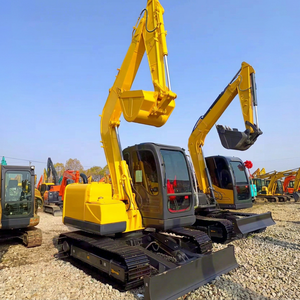 Excavatrice sur chenilles hydraulique Kobelco SK75n jaune, équipement de construction robuste monté sur chenilles - Product Image 1