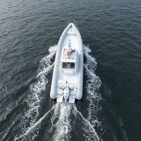 Bateau semi-rigide gonflable de transport de passagers pour patrouille offshore, certifié CE, avec cabine de conduite en fibre de verre 1200, coque en V profond