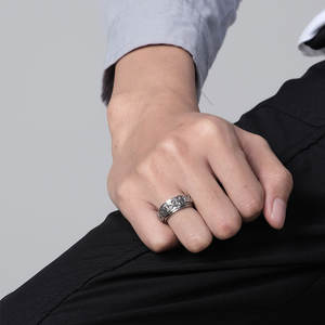 Bague pour homme en acier inoxydable plaqué or 14k 18k, style vintage, durable, avec symbole égyptien ancien et rotation - Product Image 3