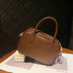 Sac à main <span class=keywords><strong>Boston</strong></span> en cuir véritable classique pour femmes avec bandoulière unique au design rétro fermeture à glissière doublure étanche utilisation sur la <span class=keywords><strong>plage</strong></span> - Product Image 3