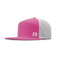 Gorra Snapback Rosa Estilo ML con Logotipo de Silicona Personalizado, Tela Impermeable Nivel 5, Flotante, Modelo para Mujer