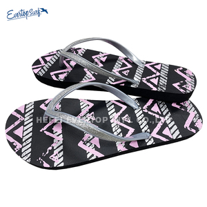 Nueva zapatilla plana de moda de verano para mujer, chanclas cómodas y ligeras para playa al aire libre - Product Image 5