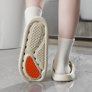 Prix direct usine – Chaussons unisexes pour chambre et invités, sandales légères à semelle souple en EVA, prêts à être expédiés - Product Image 2