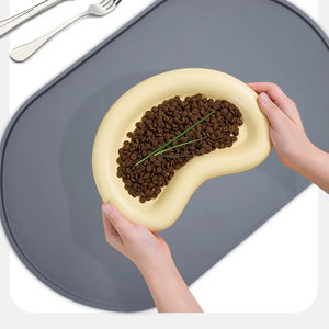 Vente flash Tapis d'alimentation pour animaux de compagnie en silicone durable, antidérapant, anti-fuite, grande taille, rond/carré - Product Image 3