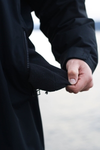 Al por mayor: Bata de cambio con capucha extragrande, cálida e impermeable, para piscina y playa, forrada con forro polar Sherpa, Poncho de surf de tela reciclada - Product Image 4