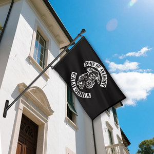 Bandera Pirata de Poliéster de Doble Cara de 3x5 pies con la Frase 'Los golpes continuarán hasta que mejore el moral', Bandera Divertida con Cita Pirata - Product Image 3