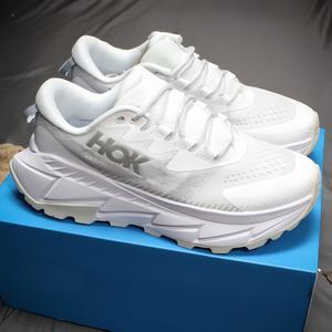 รองเท้ากีฬากลางแจ้งสำหรับผู้ชายรุ่นพรีเมียมปี 2026 ดีไซน์ทันสมัย พื้นรองเท้าแบบแพลตฟอร์ม น้ำหนักเบา รองเท้าวิ่ง HOKAS - Product Image 2