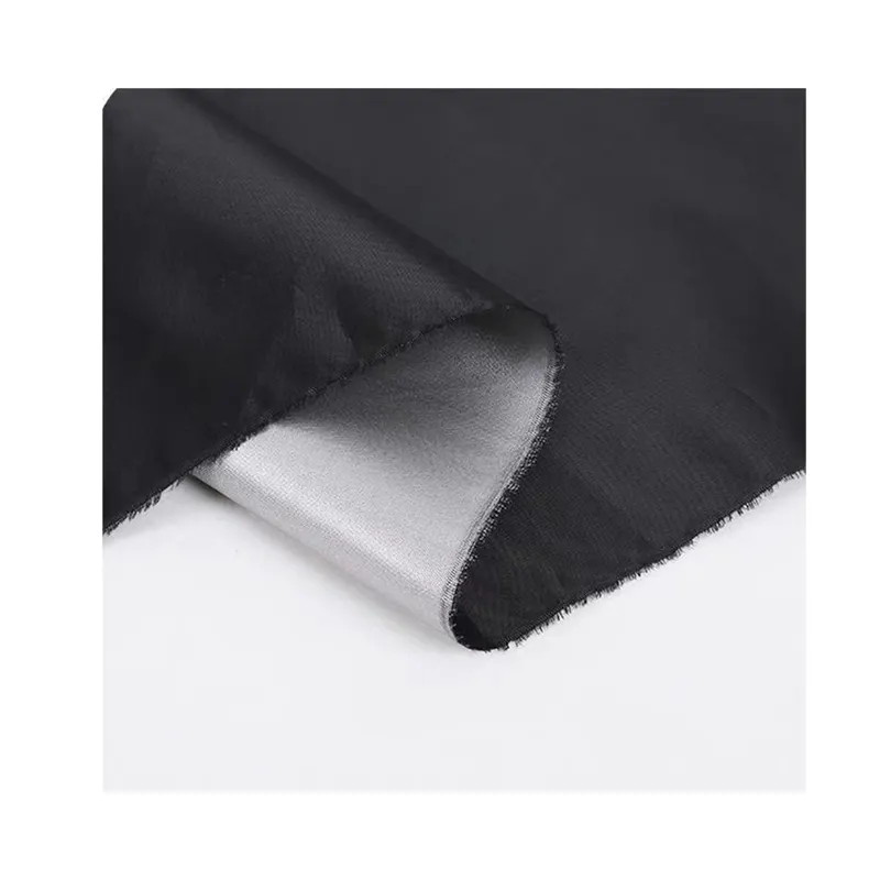 La migliore vendita di tessuto 190T taffetà nero argento rivestito tessuto impermeabile per auto