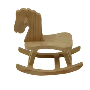 Забавная деревянная лошадь