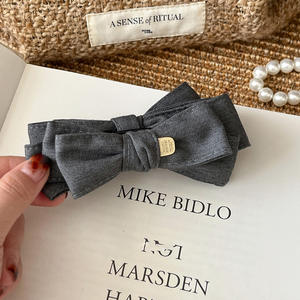 Pince à cheveux rétro en plastique motif léopard avec nœud pour femme, idéale pour les fêtes automne-hiver - Product Image 3