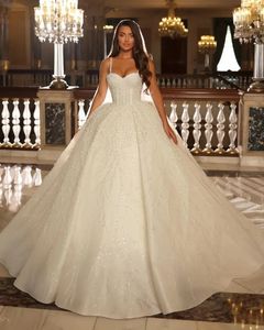 Изысканное свадебное платье-баллон <span class=keywords><strong>2026</strong></span> года с тонкими бретелями, вырезом «сердечко», шнуровкой на спине, блестящими бусинами, жемчугом и пайетками - Product Image 2