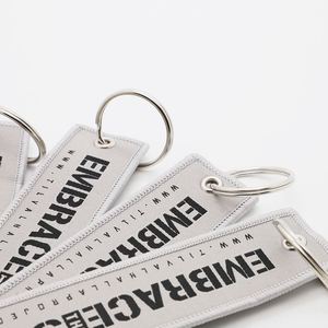 Porte-clés Jet Tag personnalisé avec logo et message de motivation, pour marques lifestyle, articles de collecte de fonds pour organisations non-profit, étiquettes de vol - Product Image 4
