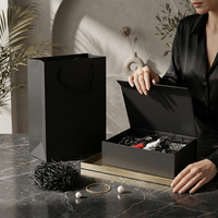 Coffret Cadeau Luxe Personnalisé Noir Mat avec Sac en Papier et Remplissage Déchiqueté pour Marques Corporatives et Boutiques