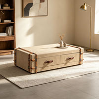 Table basse de rangement rembourrée de style coffre avec deux tiroirs et détail de sangle décorative pour salon