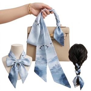 Écharpe en soie paysage montagne bleue orientale pour femmes, ruban long 100% soie de mûrier véritable pour cheveux tressés et poignée de sac - Product Image 1
