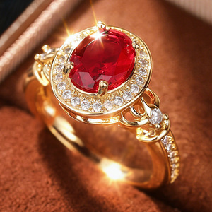 Anello Vintage con Gemma Rossa Stile Corte per Donne, Gioiello da Dito Scintillante e Lussuoso - Product Image 2