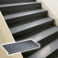 Marche d'escalier circulaire en caoutchouc surélevée à bout carré - Design moderne, option bois massif, durable pour usage extérieur