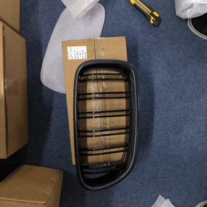 ชุดแต่งกระจังหน้าคาร์บอนไฟเบอร์แบบตาข่ายสำหรับรถยนต์ซีรีส์ 5 ปี 2009-2016 พร้อมเทคโนโลยีสุญญากาศและติดตั้งง่าย - Product Image 6