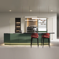 Meubles de cuisine OPPOLIA de luxe, design vert, encastrés, avec structure en MDF, laqués UV, avec îlot