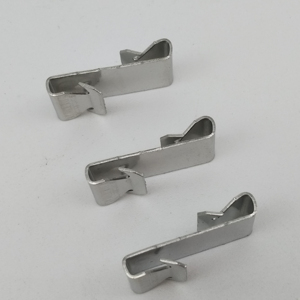 Clips de Fijación Metálicos Estampados Personalizados <span class=keywords><strong>BirdBlocker</strong></span> para Sujetar Dispositivos Disuasorios de Aves en Líneas Eléctricas e Infraestructura Exterior - Product Image 2