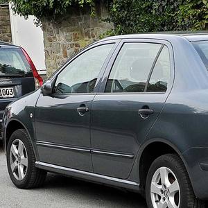 Set di 4 Deflettori Finestrini in Acrilico Fumé per Skoda <span class=keywords><strong>Fabia</strong></span> 1999-2021, Protezione Antipioggia con Nastro Adesivo - Product Image 5