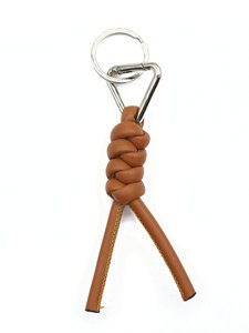 Porte-clés en cuir tressé fait main en gros avec pendentif et boucle triangulaire, accessoires de sac polyvalents, anneaux porte-clés avec décor tressé - Product Image 6