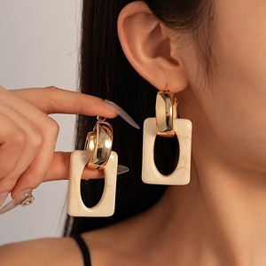 À la mode double-usure élégant Niche résine carré géométrique argent aiguille cerceau boucles d'oreilles parfaits cadeaux à la mode pour les femmes - Product Image 1