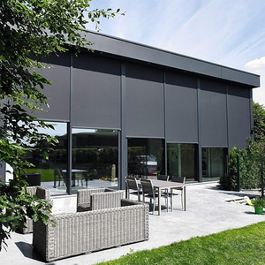 Sistema <span class=keywords><strong>de</strong></span> Persianas Enrollables con Canales Laterales Sellados, Control Motorizado, Impermeable, Integrado para Patio, Pérgola, Cafetería - Product Image 4