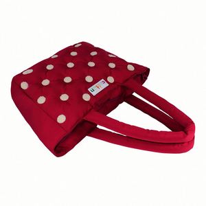 Sac fourre-tout matelassé en coton de haute qualité avec bandoulière, couleur unie, lettres brodées, style streetwear, forme seau, fermeture magnétique, personnalisable - Product Image 4